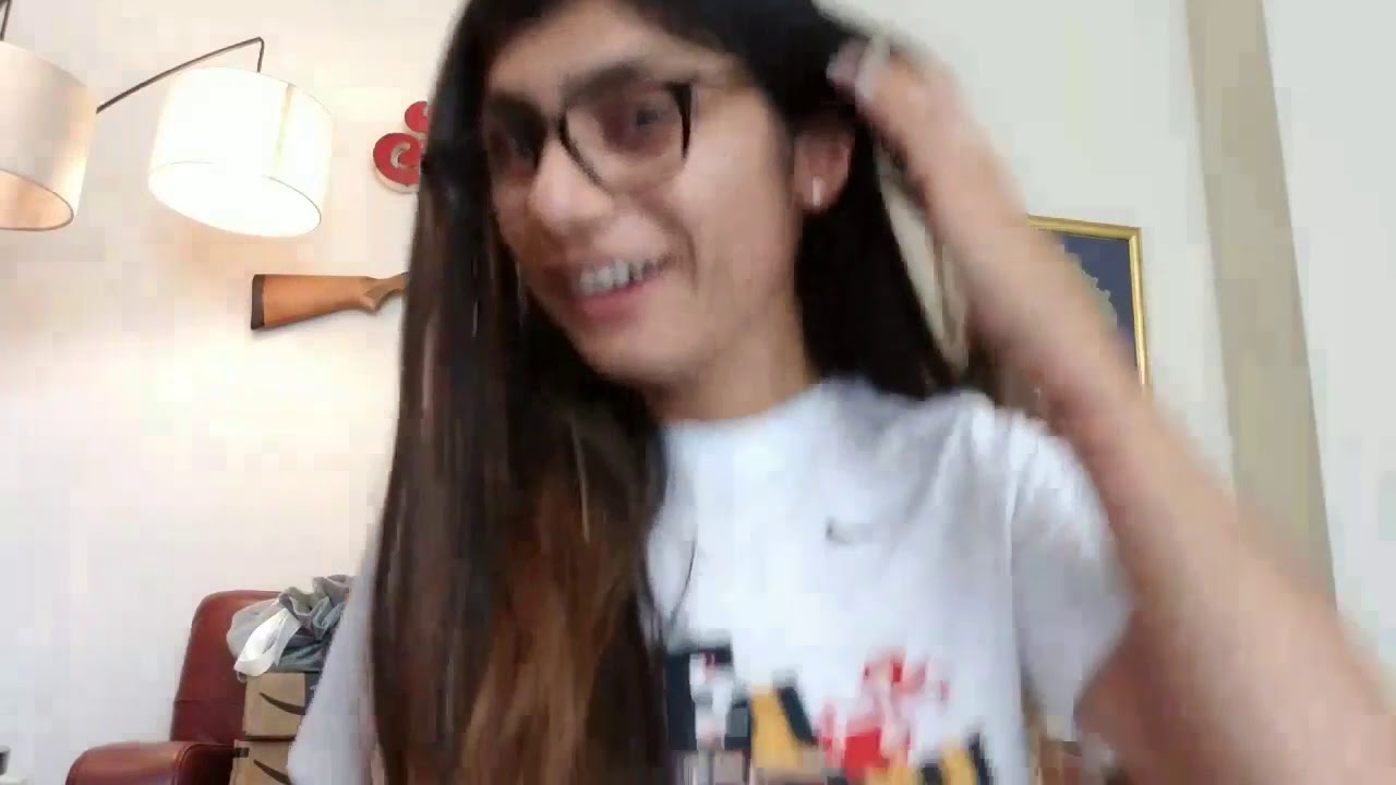 czarina chua add Mia Khalifa In The Tub photo