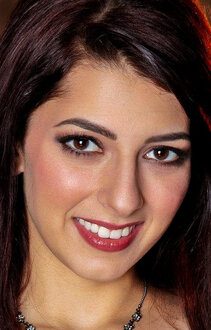 ameet sharma add Lexi Bloom photo