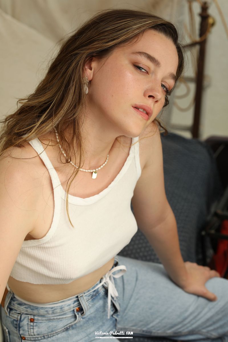 Victoria Pedretti Sexy 11370
