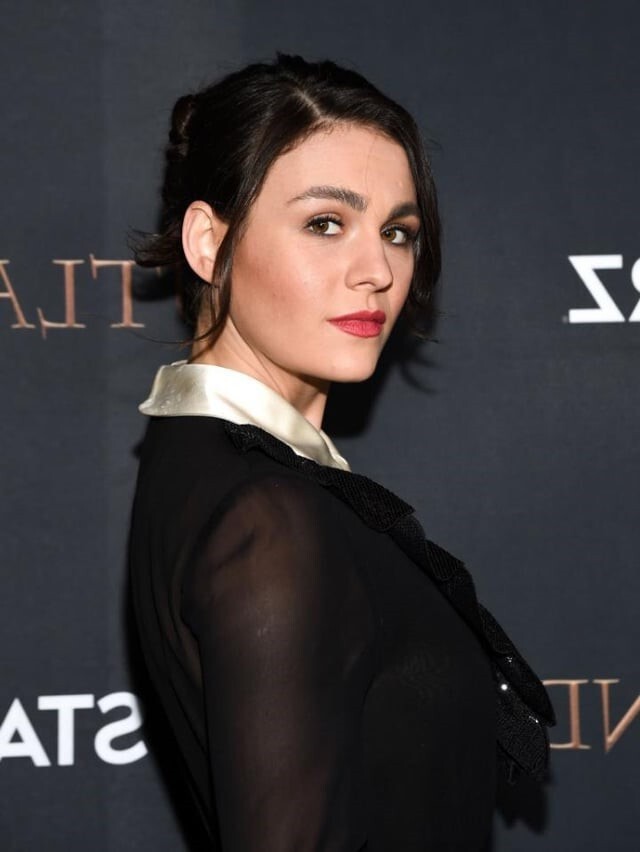 cath sarquilla add Sophie Skelton Naked photo