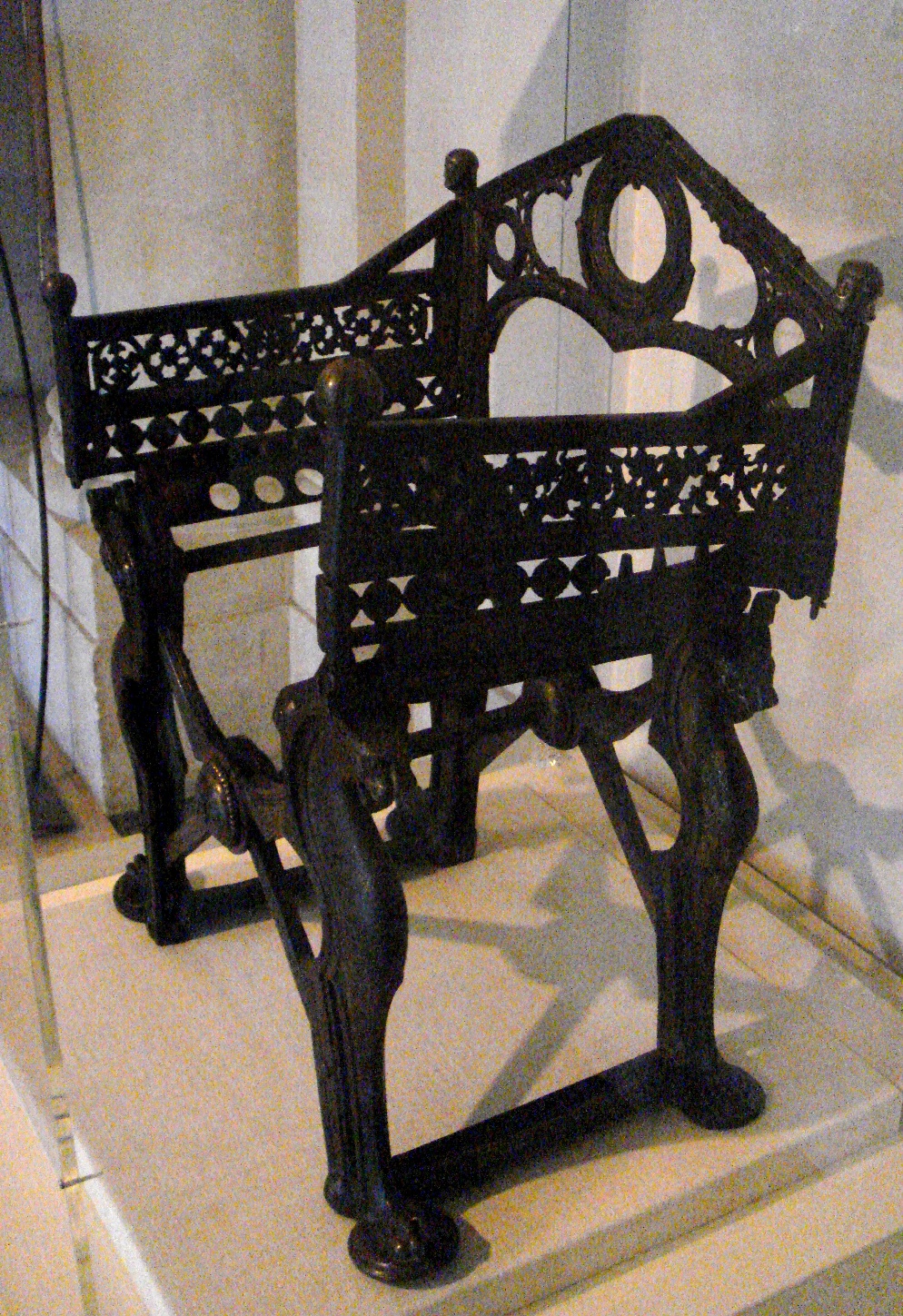 andrew beri add Queening Chairs Middle Ages photo