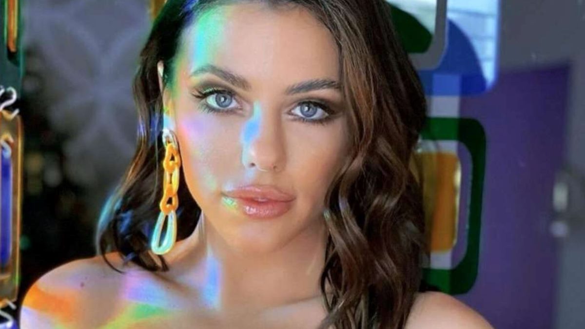 candice hozza add Adriana Chechik Bbc photo
