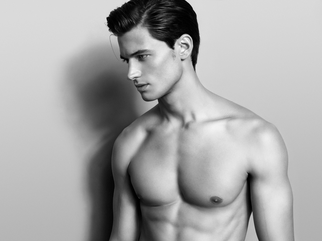 Handsome Male Model Nude 15937