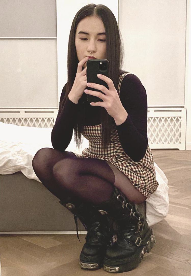 amy stephanie dangel add Jessie Mei Li Feet photo