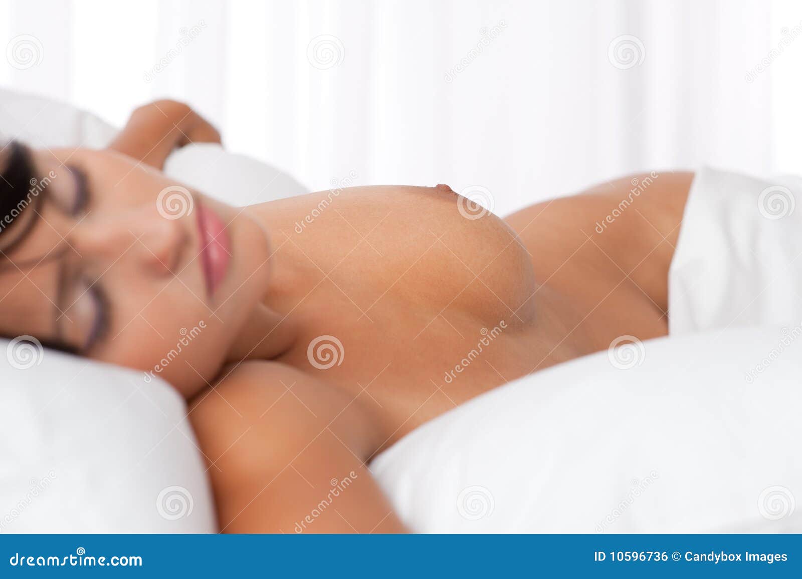 Naked Sleeping Women 6668