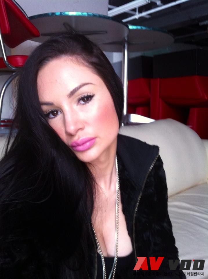anthony beeks add Amy Reid Brazzers photo