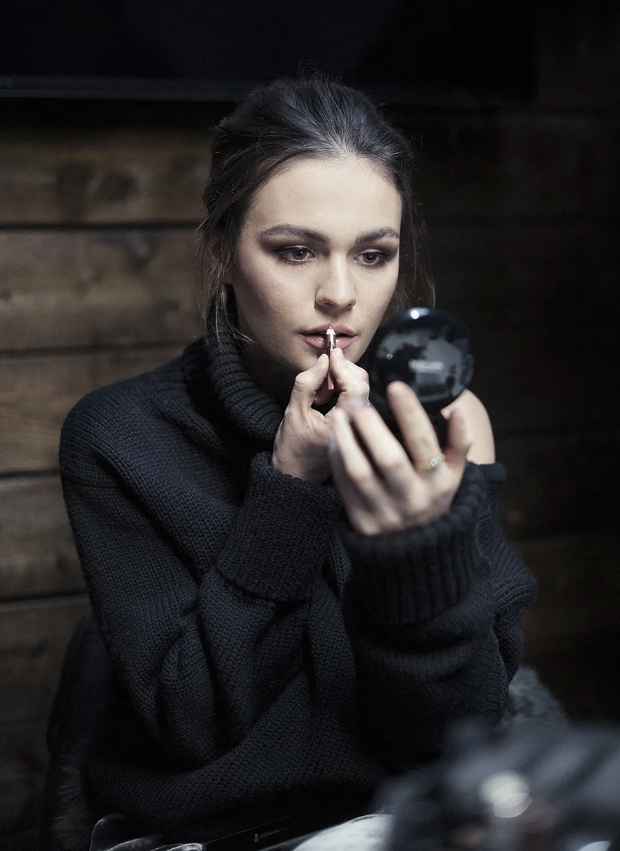 debbie de los santos add Sophie Skelton Naked photo