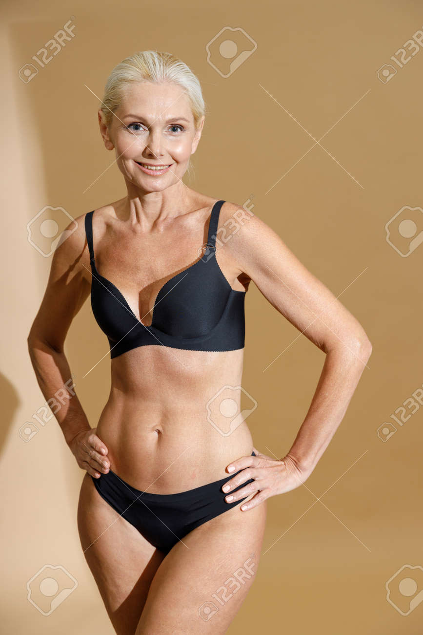 Mature Woman Undressed 4256