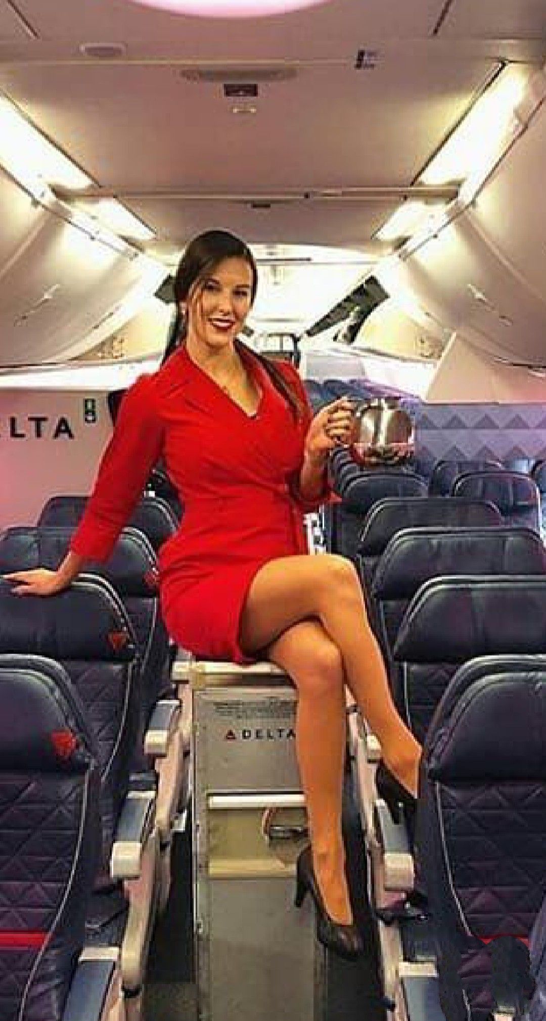das bonum caput add Flight Attendant Upskirt photo