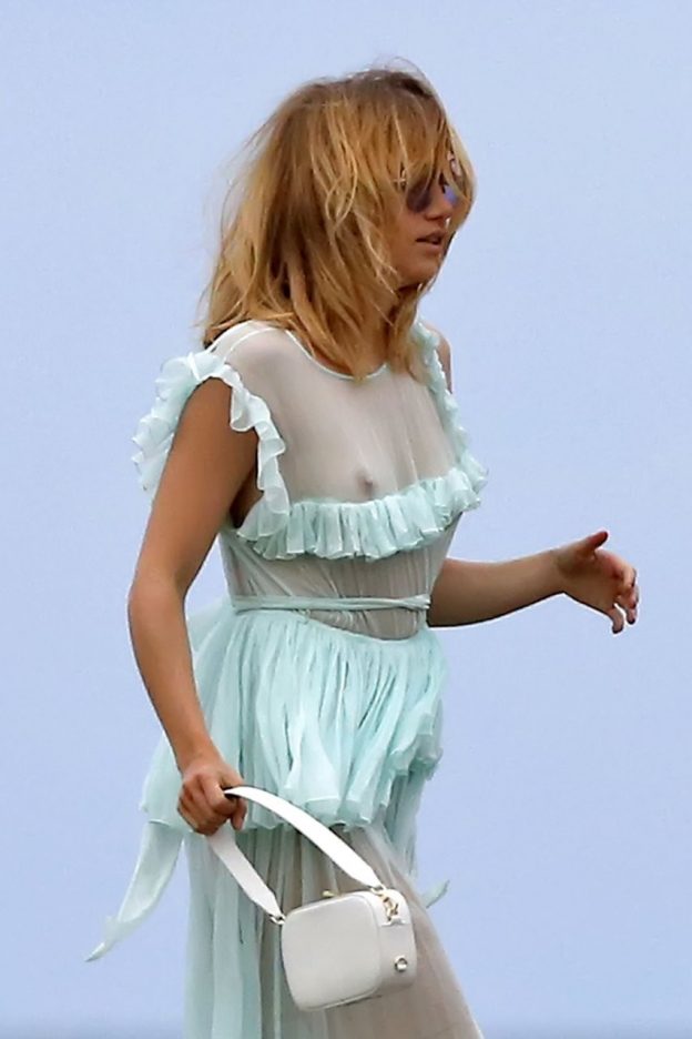 allyson davies add Suki Waterhouse Naked photo