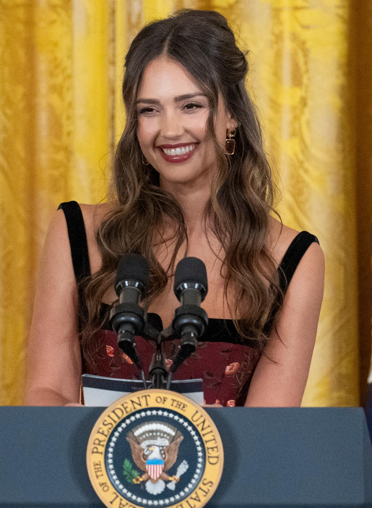 caroline conron add Leaked Jessica Alba photo