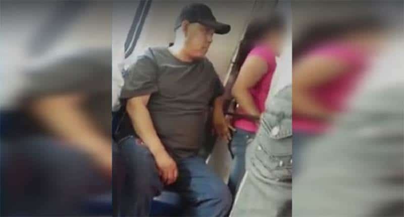 chris enders add Arrimones En El Metro photo