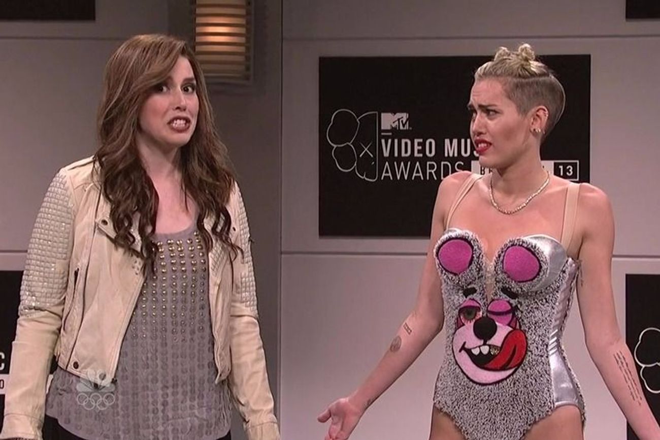 christian joy santos add Vanessa Bayer Sexy photo
