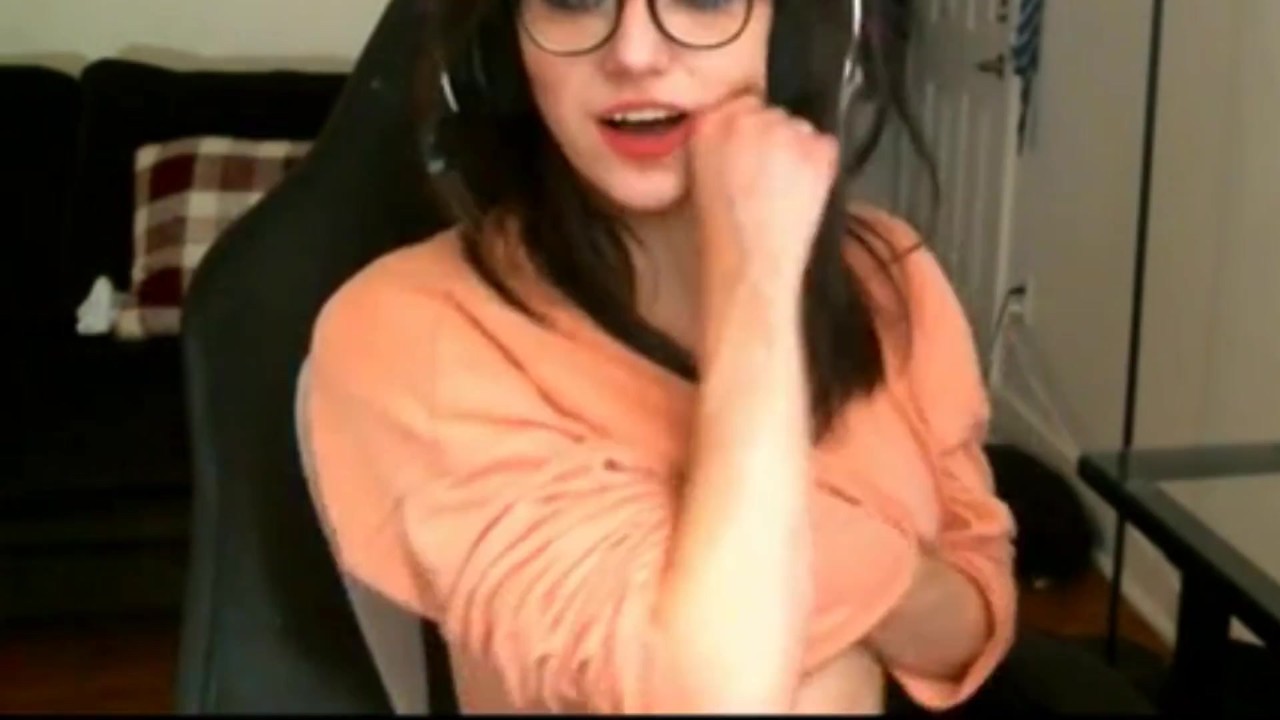 doaa dory add Streamer Nip Slip photo