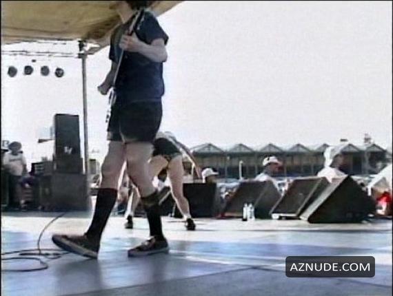 amy jo schneider add Kathleen Hanna Nude photo