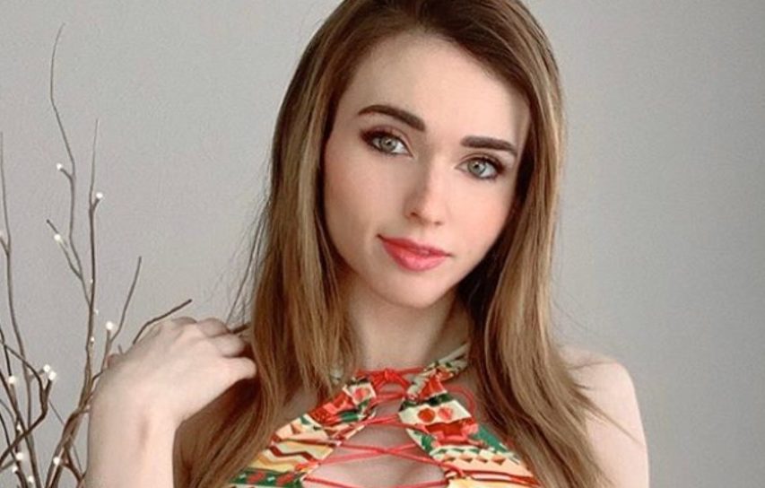 chinn chilla add Amouranth Butt photo