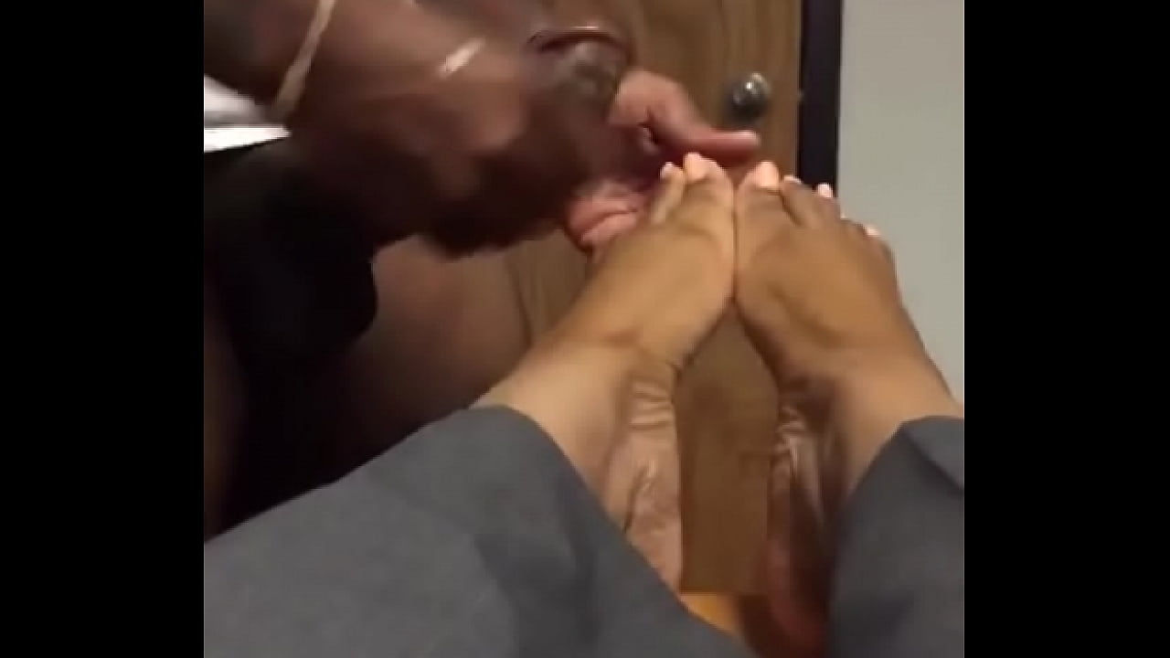 Ebony Cummy Feet 15177