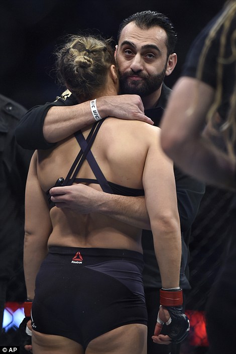 amos stoltzfoos add Ronda Rousey Booty photo