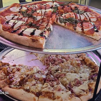 dave bogie add Sissys Pizza photo