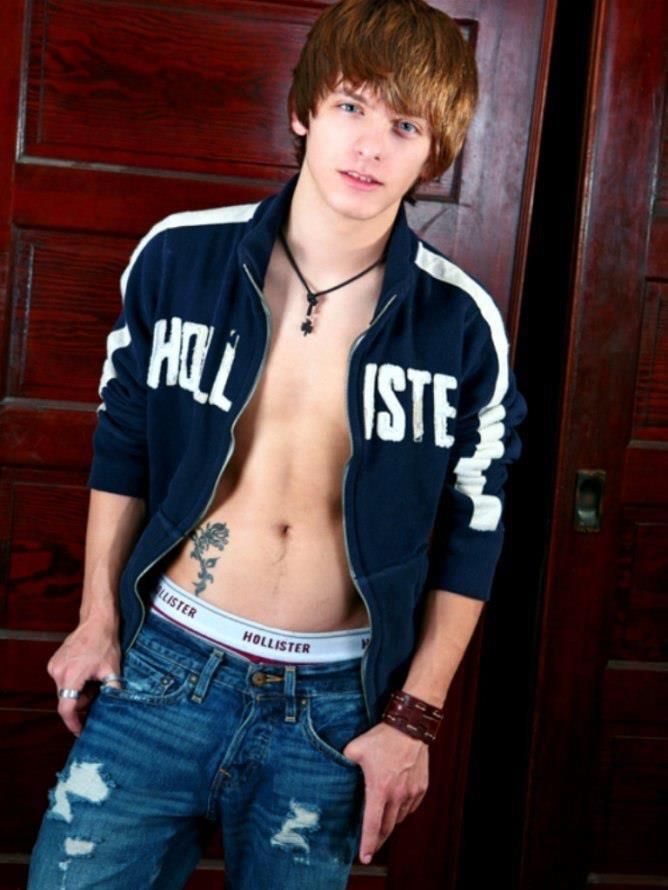 caitlyn yang add Oiled Twinks photo