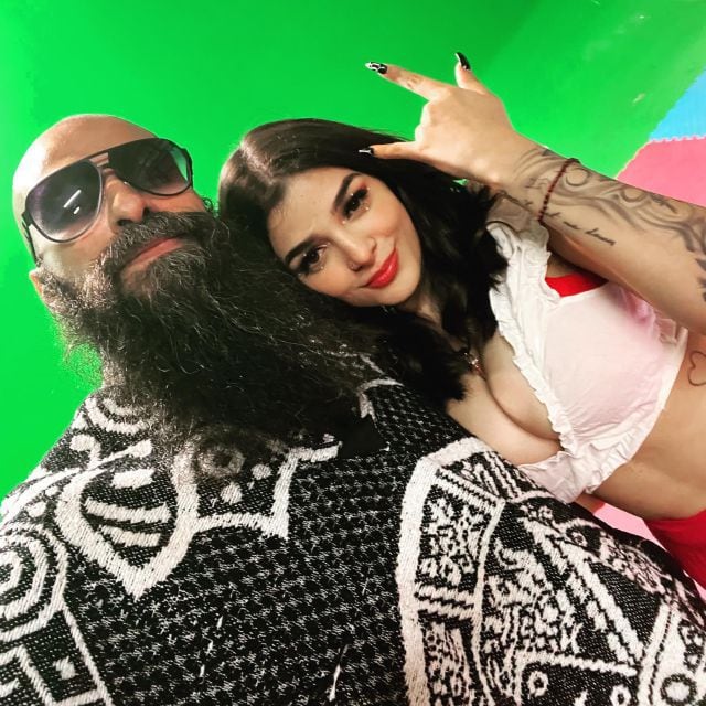 claude salmon add Karely Y El Babo photo