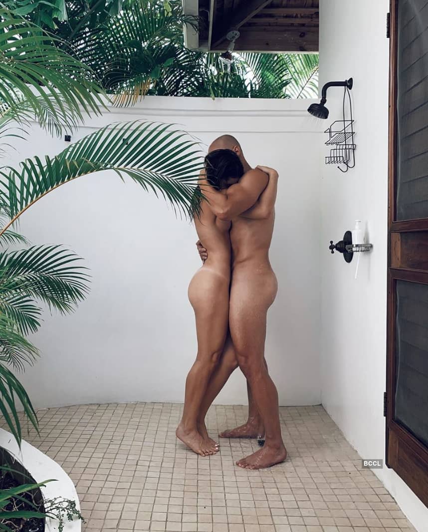 abdulla qayed add Amanda Cerny Naled photo