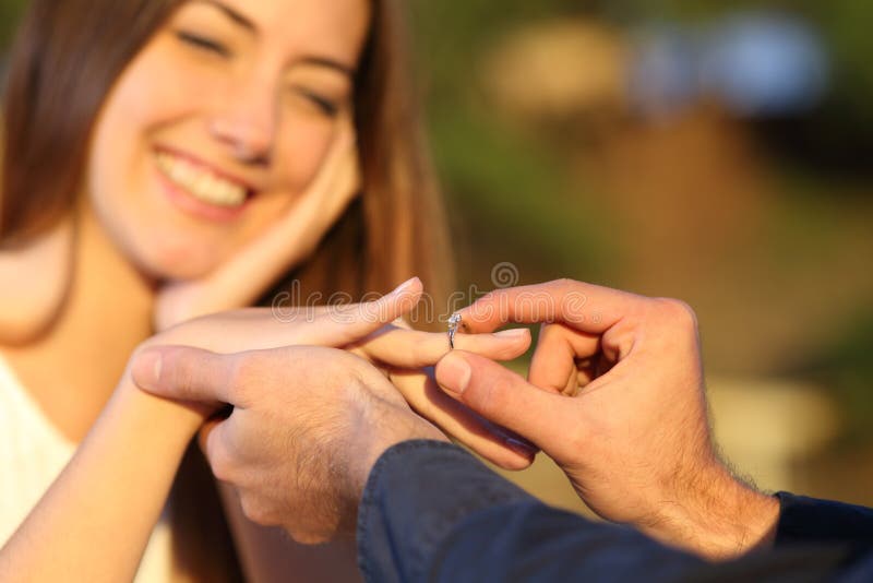 chetan shetye add Girlfriend Finger photo