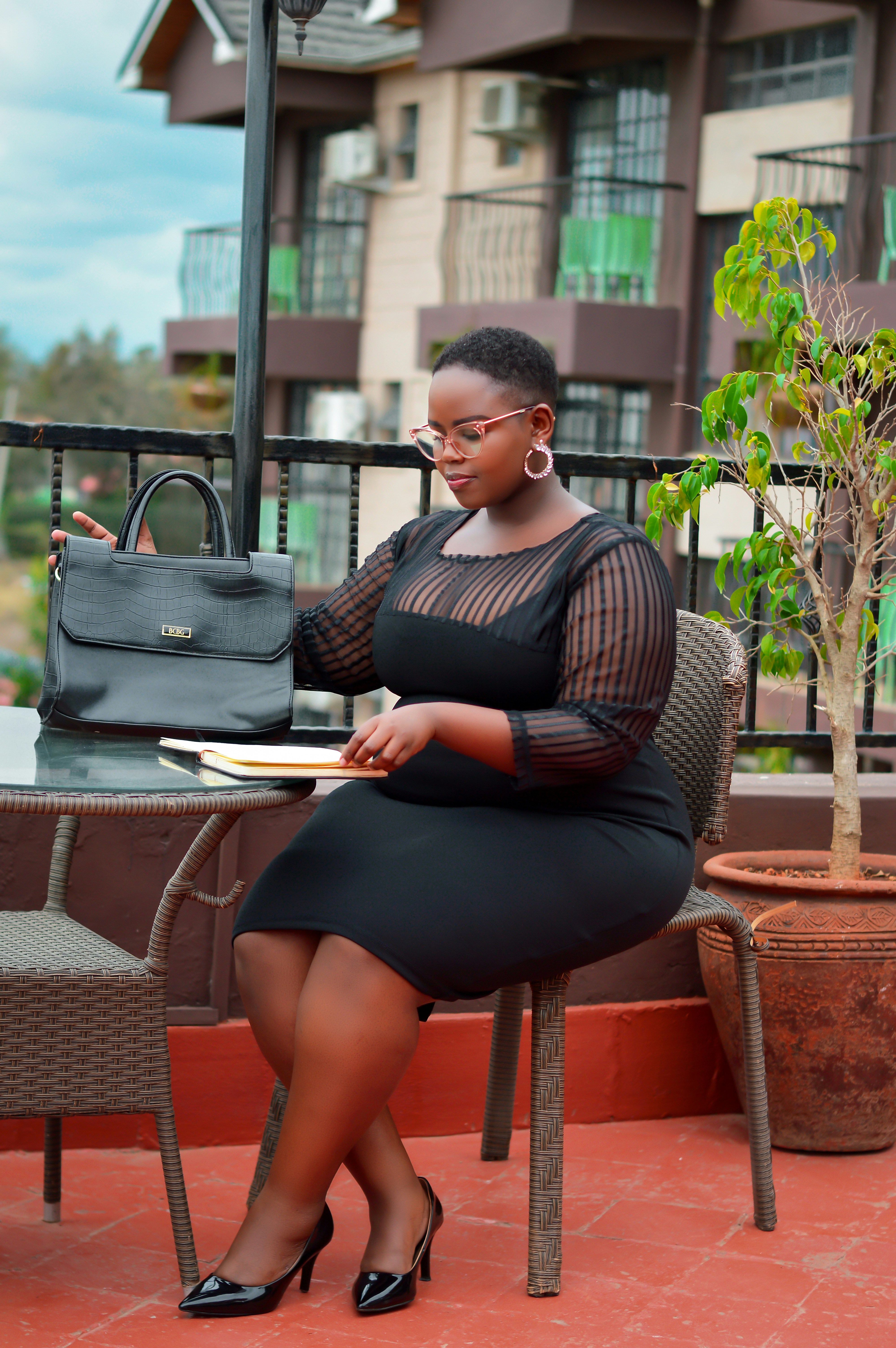 camry man add Ebony Curvy Milf photo