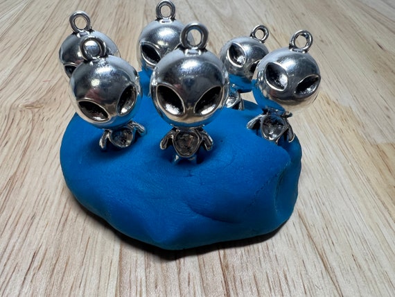 dan yip add Gem Jewels Baby Alien photo