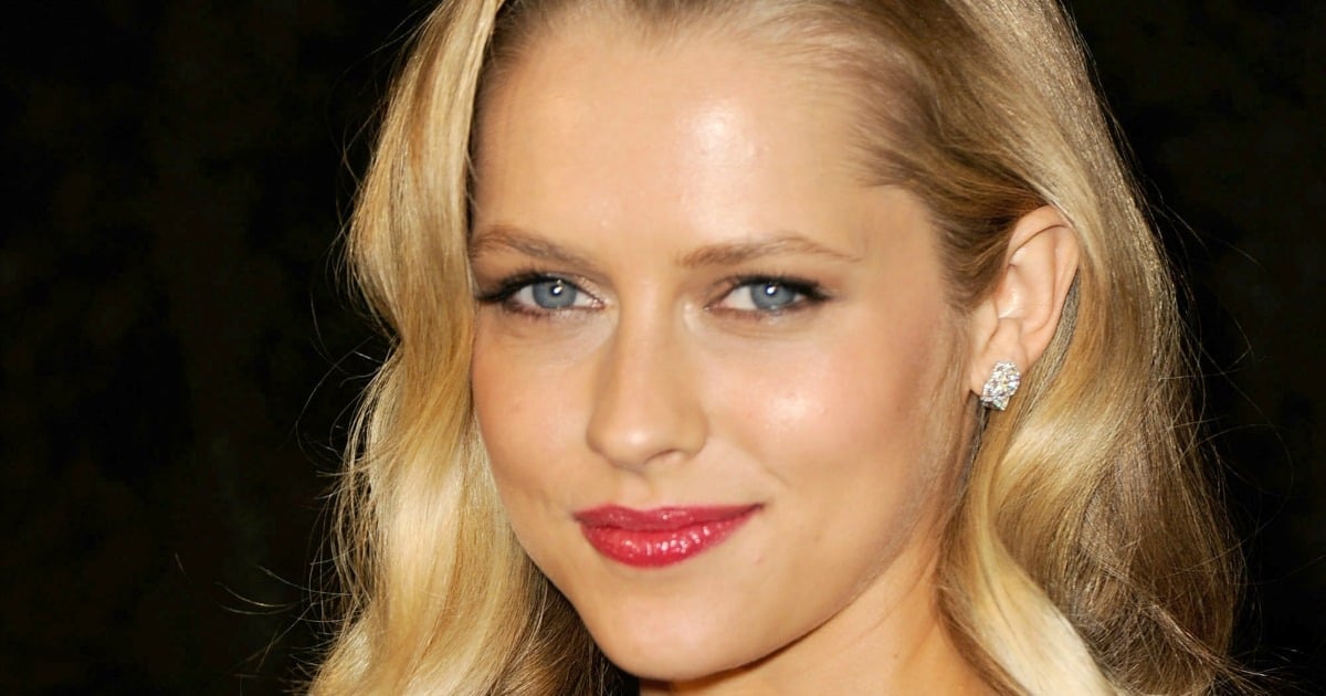 dianne oneil add Teresa Palmer Butt photo