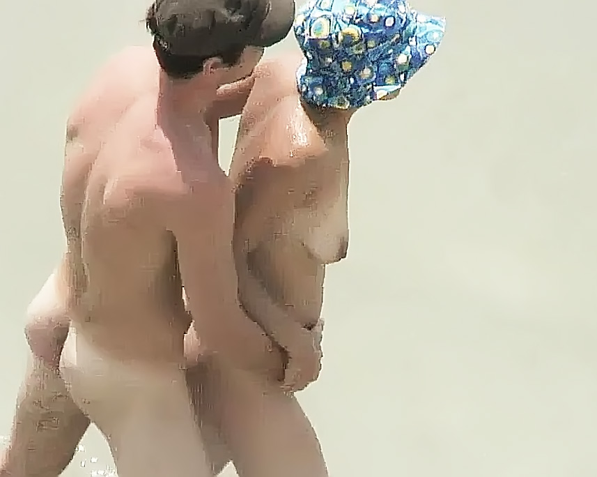 Sexy Beach Milf 9981