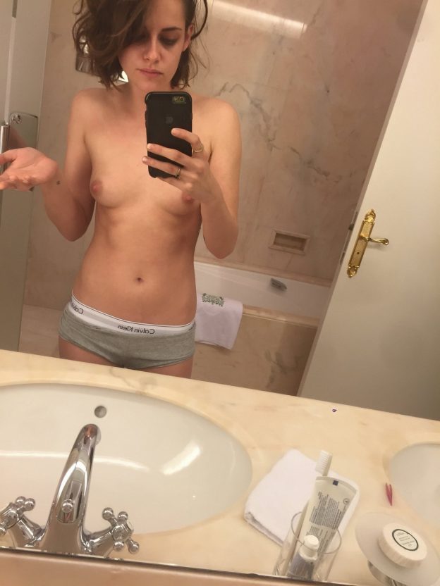 derek mardis add Kristen Stewart Boobies photo