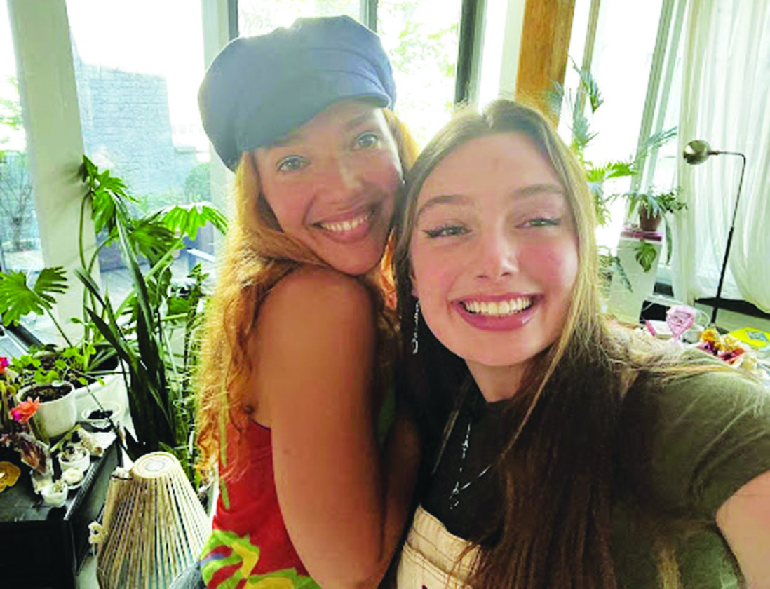ash dando add Lily Dixon photo