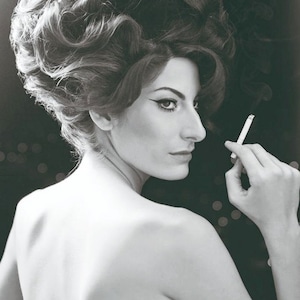 david yek add Anouk Busty photo