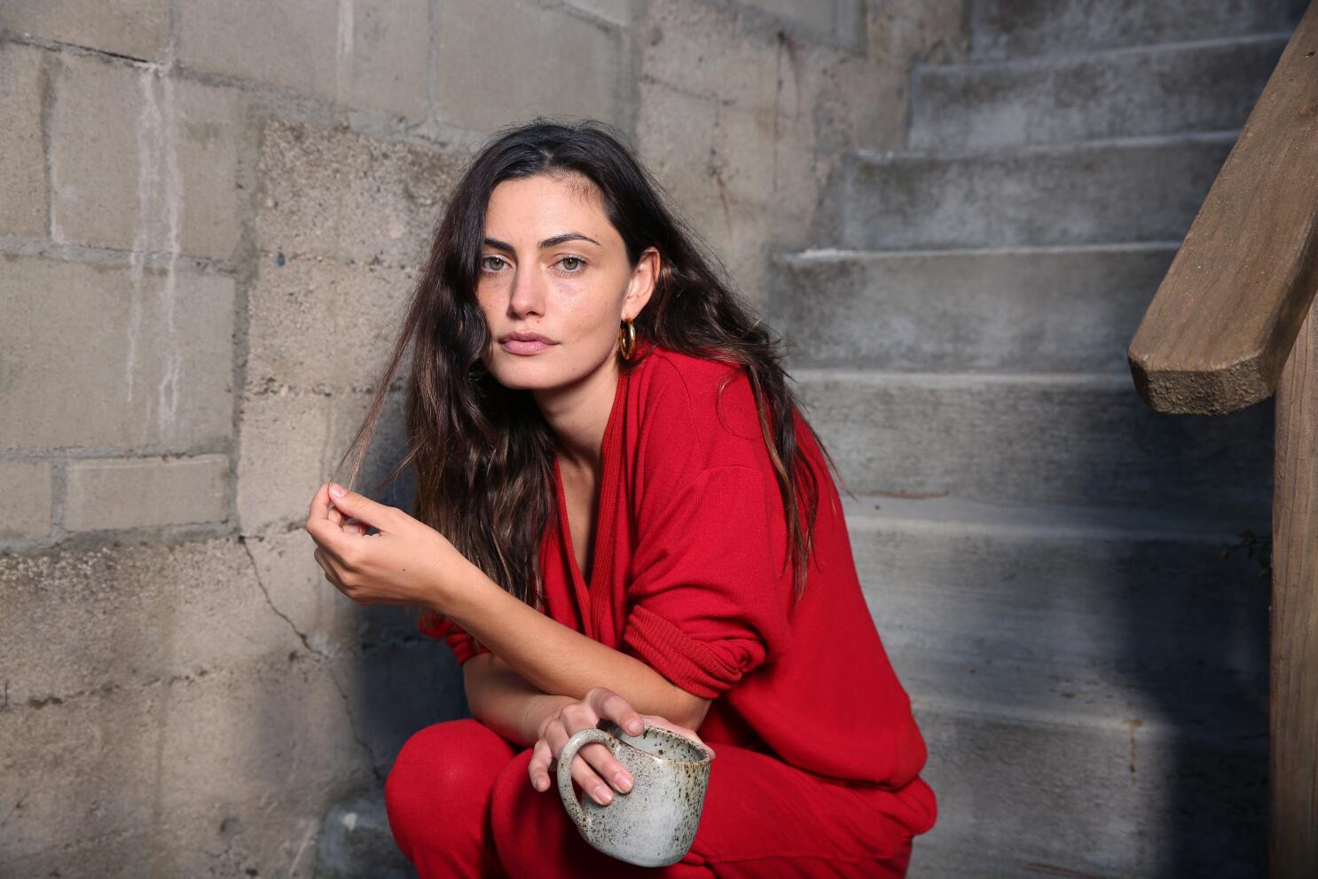 boof smith add Phoebe Tonkin Hot photo