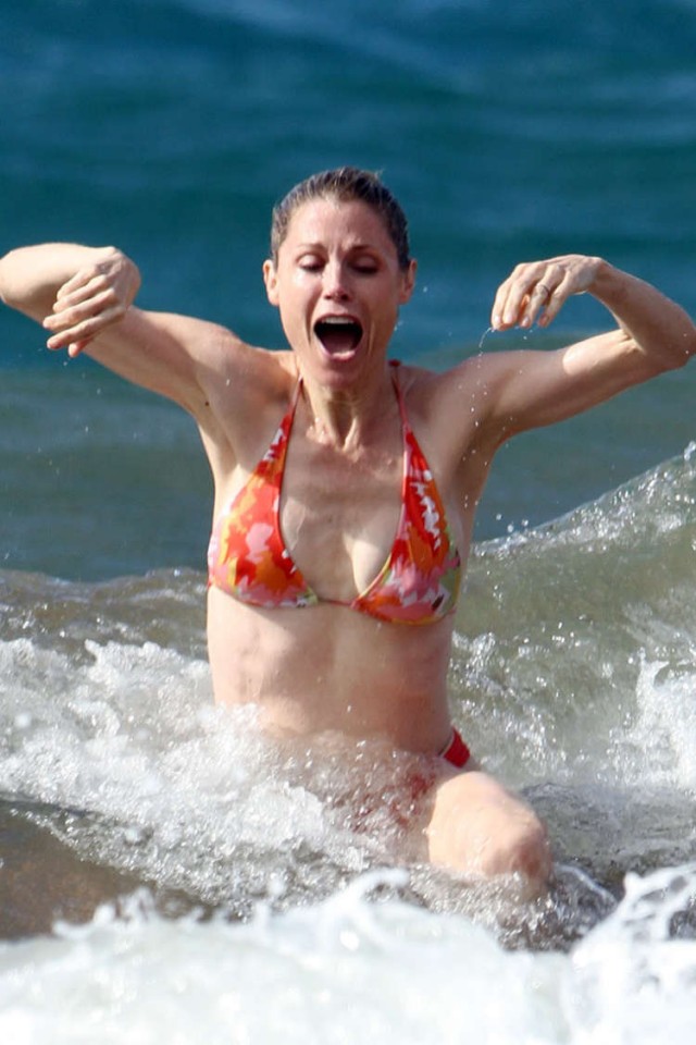 doaa sabri add Julie Bowen Swimsuit photo