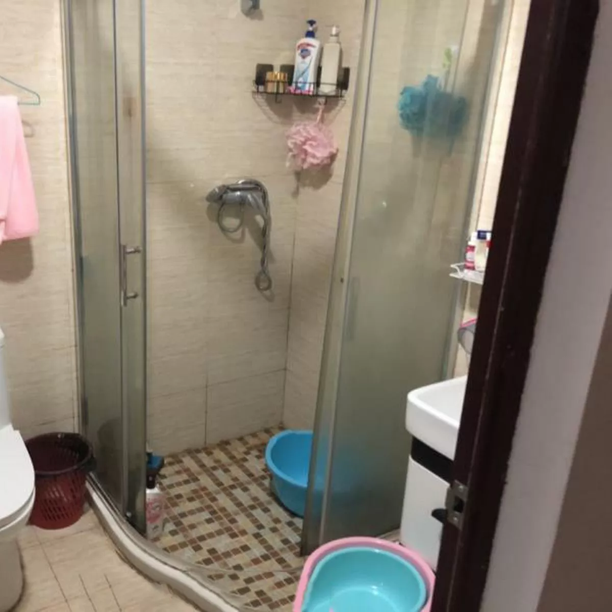 Spying On Sister In Bathroom 9405