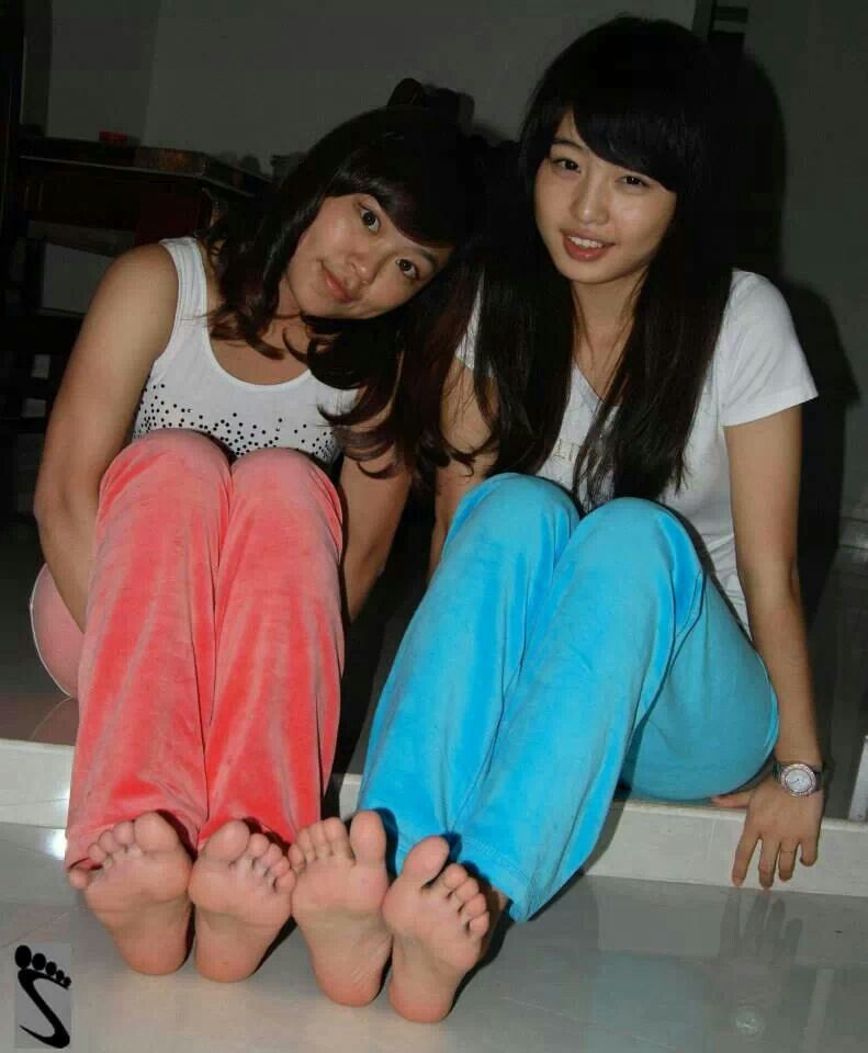 cammie foster add Asian Girlfriend Footjob photo