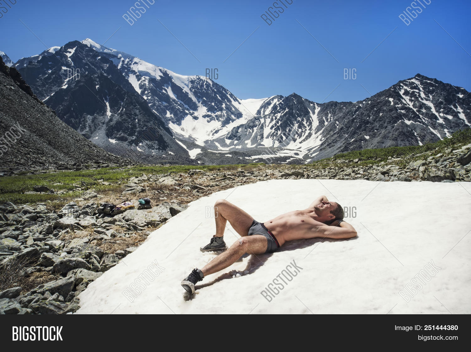 ashmir khan add Naked Men In Snow photo