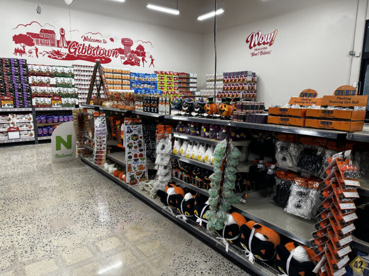 dave labio add Flashing In Grocery Store photo