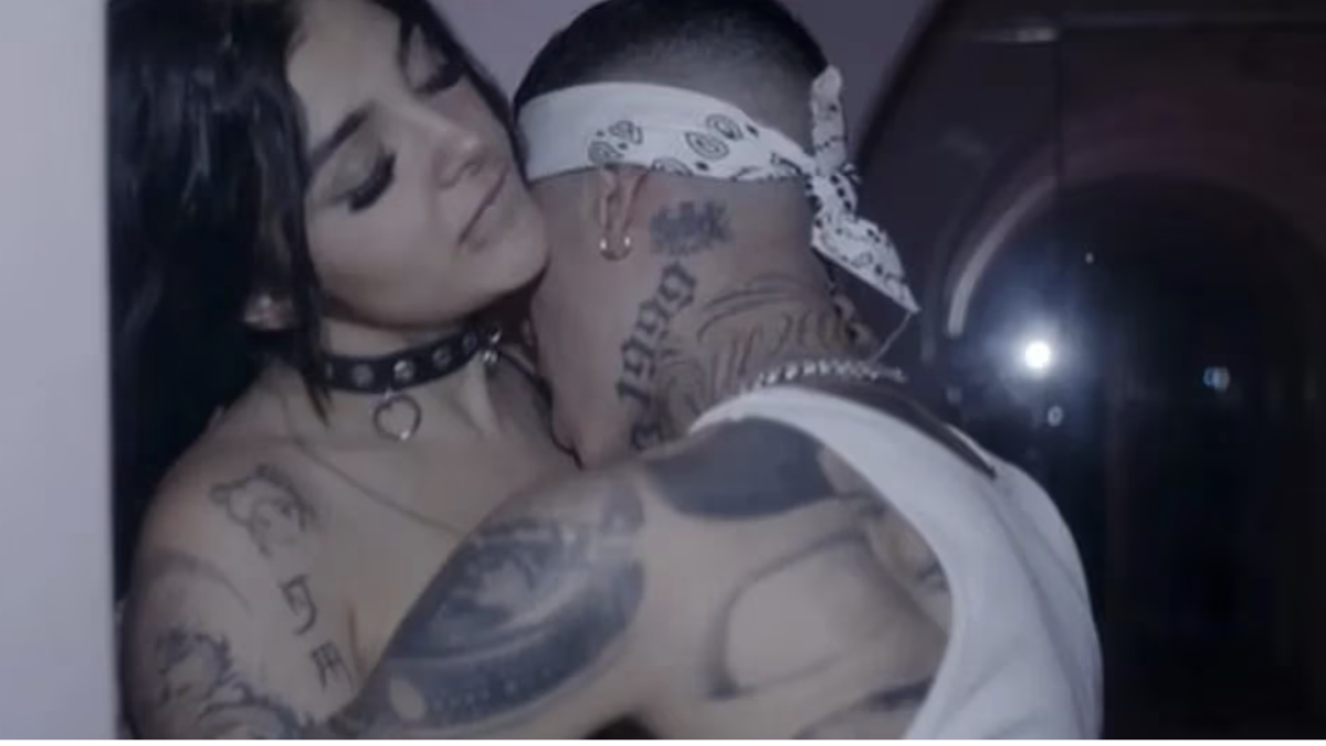 arnold siagian add Karely Ruiz Santa Fe Klan Video photo