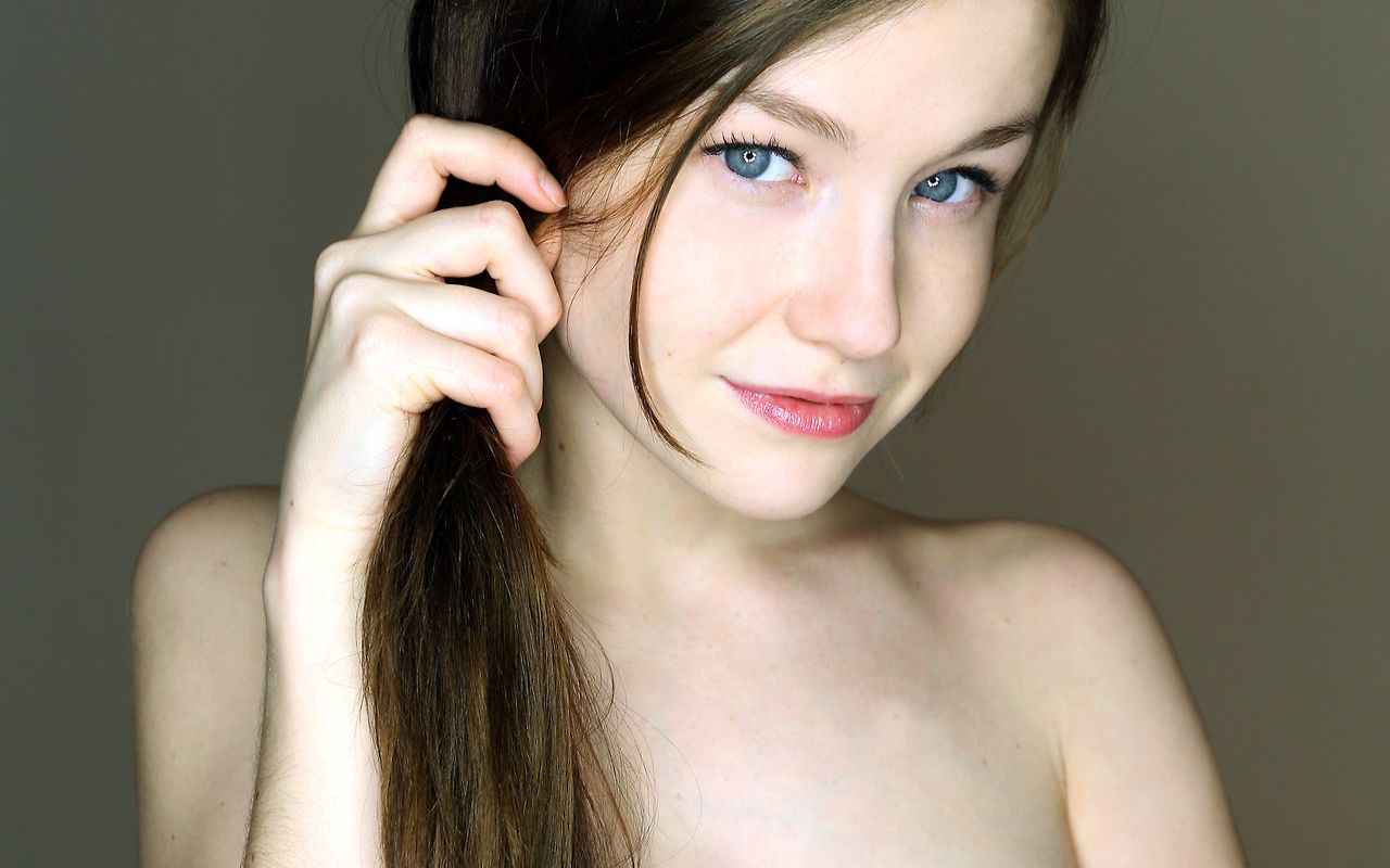 doug estabrook add Emily Bloom Cam photo