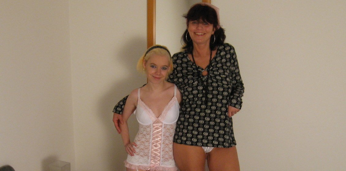 arm candy add Mama Loves Pussy photo
