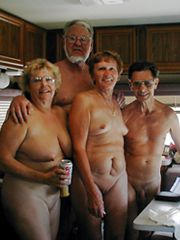 Nude Sister And Mom 2737
