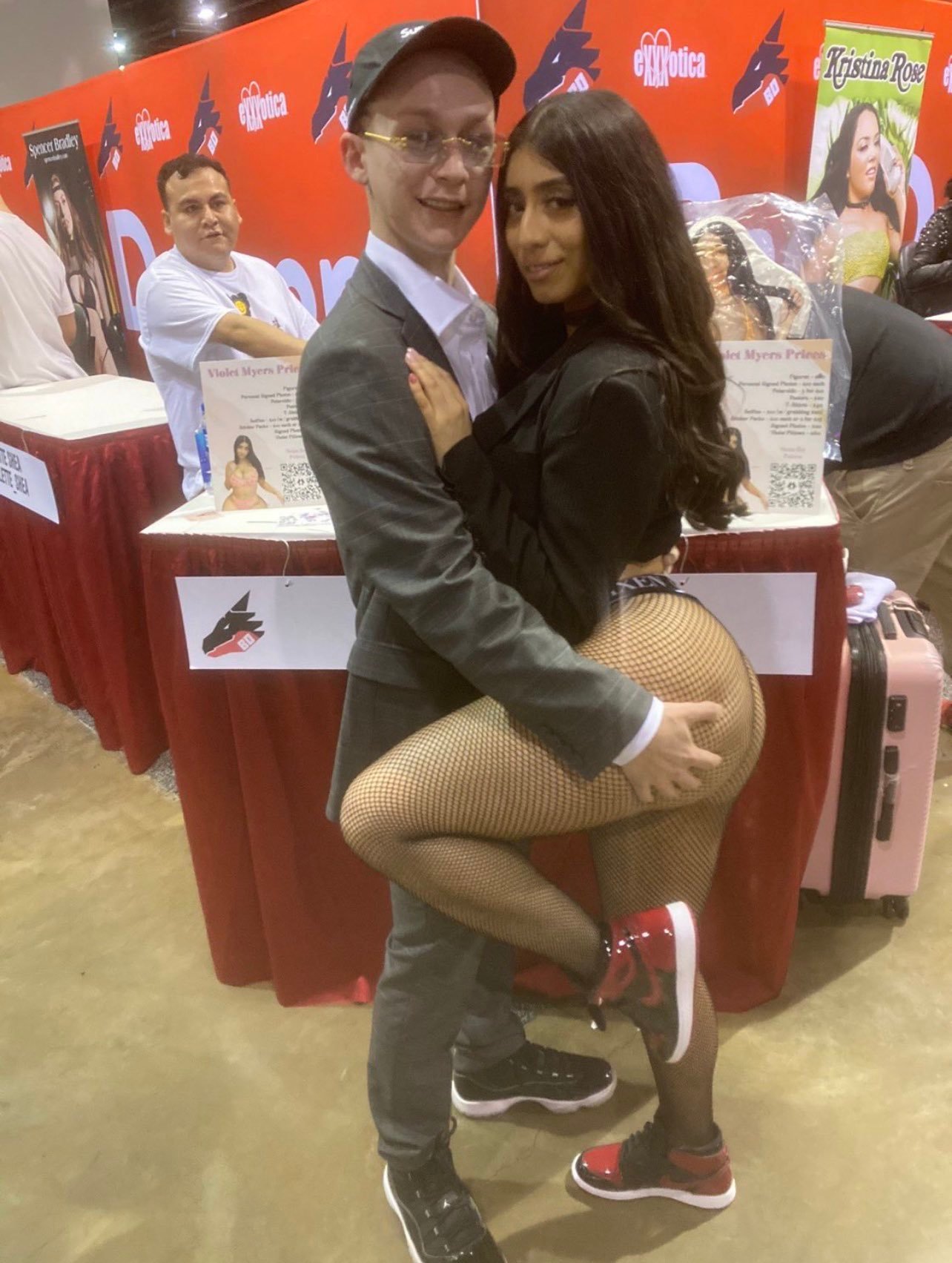 amor pascua add Violet Myers Security Guard photo