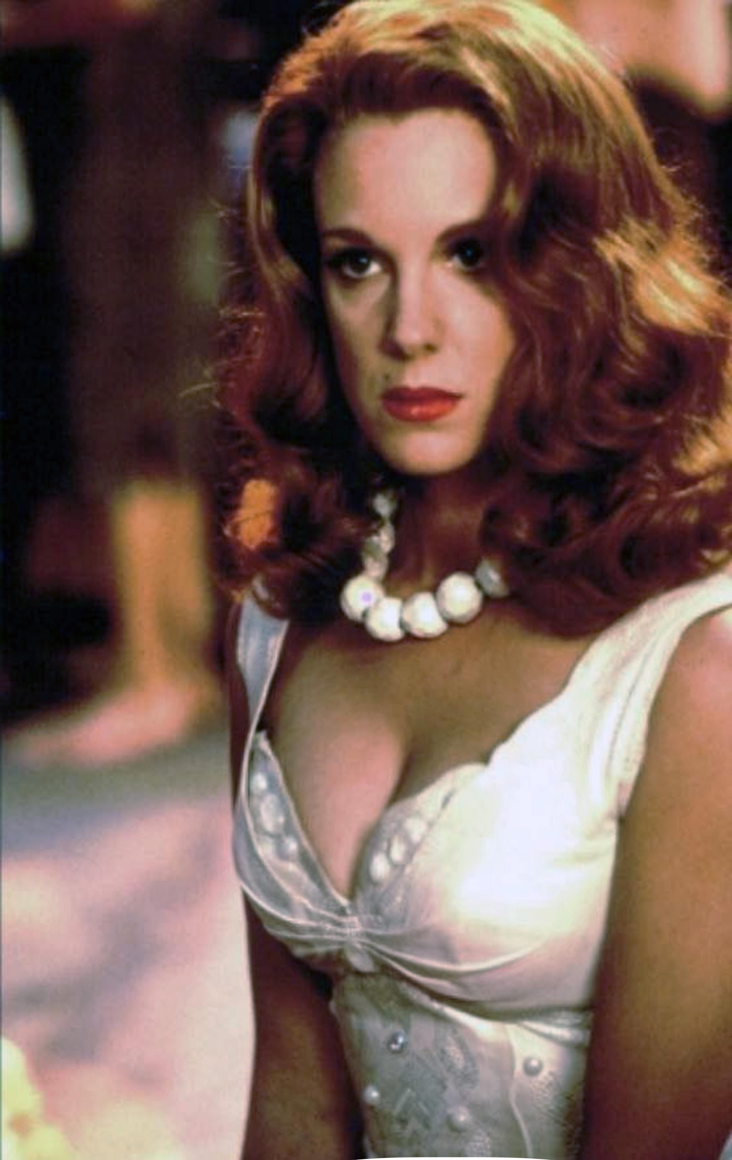 deborah leiper add Elizabeth Perkins Hot photo
