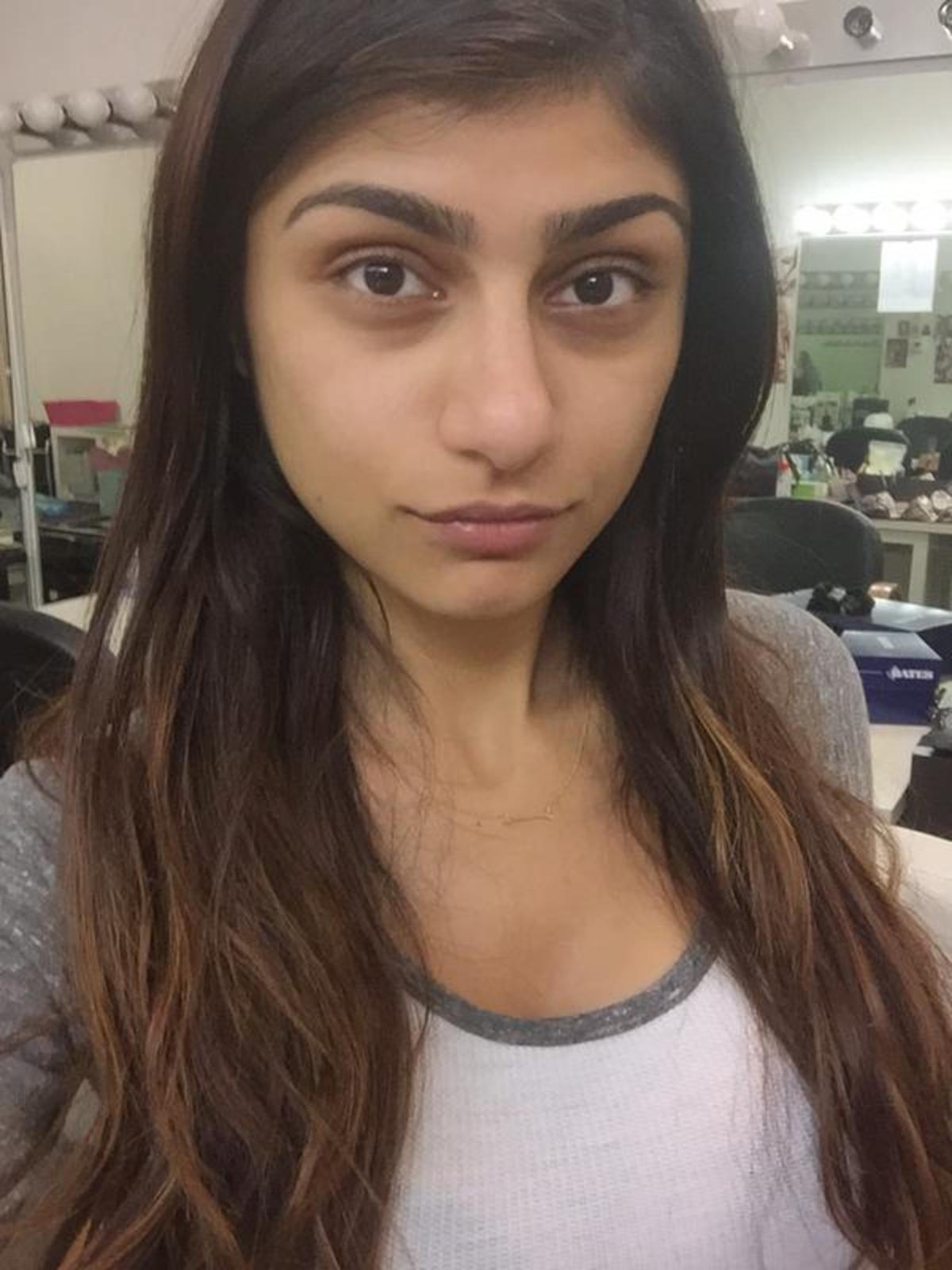 dennis de vries add Mia Khalifa In The Tub photo