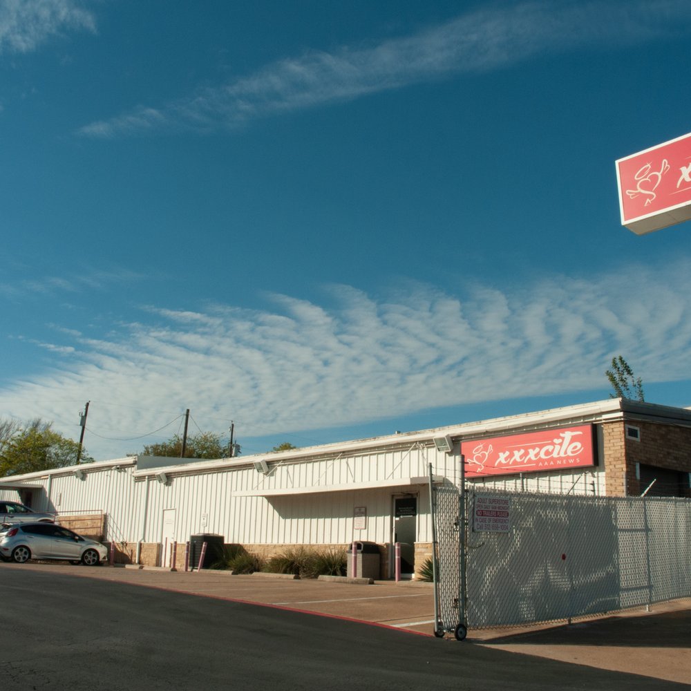 chris ozanne add Gloryholes In Austin photo