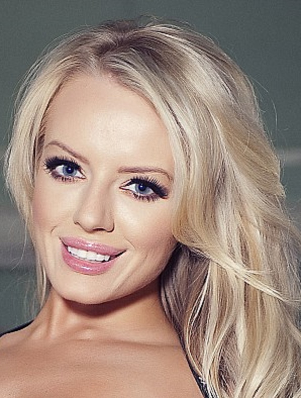 amela kadric add Hannah Claydon photo