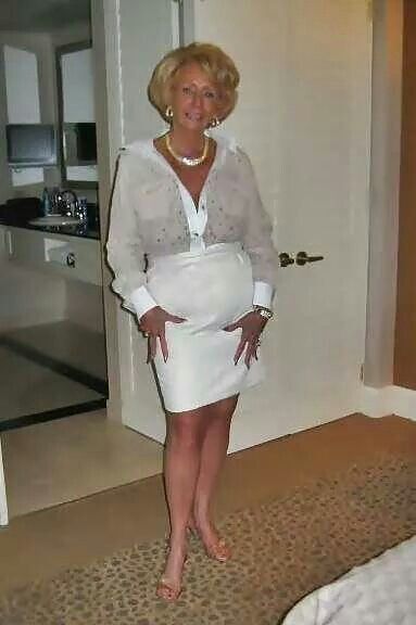 ahmed atef add Mature Woman Undressed photo
